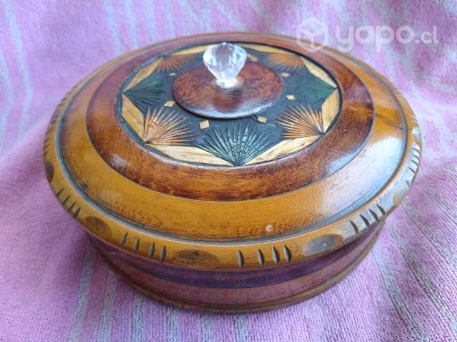 Antigua y hermosa caja de madera.vintage