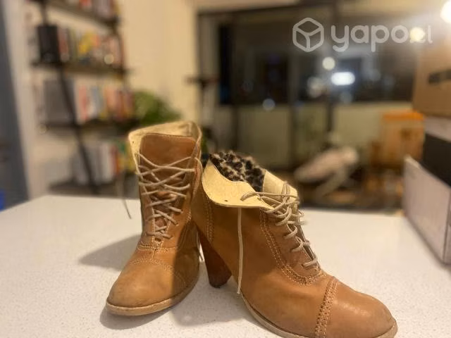 Botines cuero color café claro