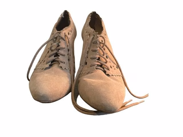 Zapatos taco alto, color nude, marca Clarks