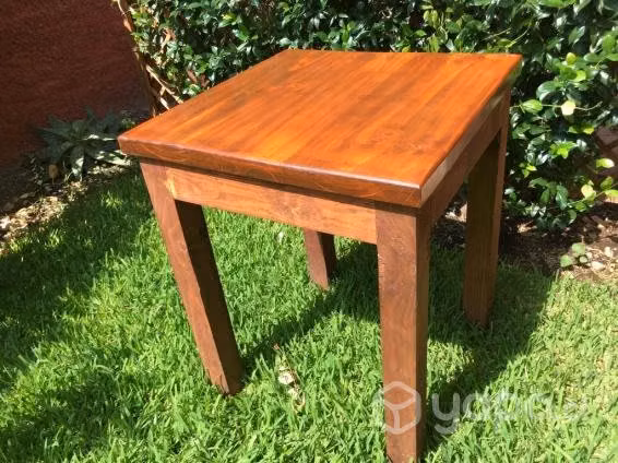Mesas y sillas de madera - Imagen 4
