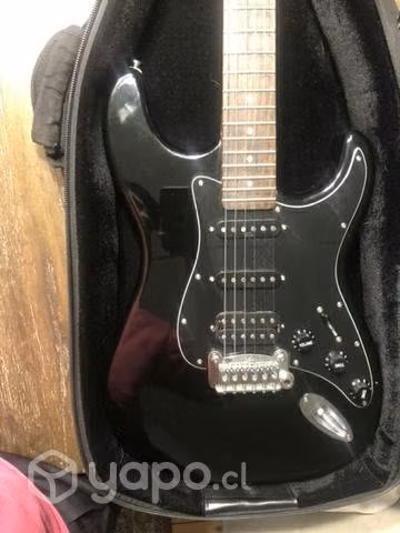 Guitarra G&L Stratocaster Legacy HB Gloss Black