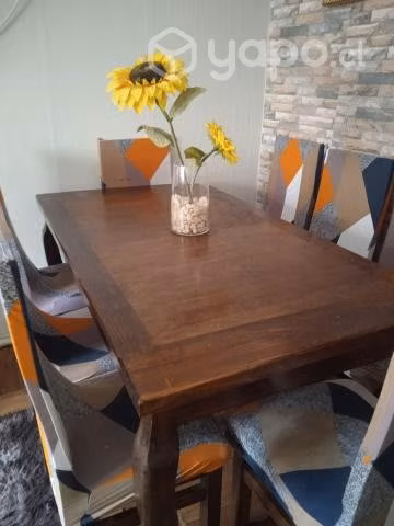 Comedor y sofá con dos sitiales