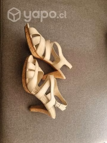 Sandalia de cuero beige 40
