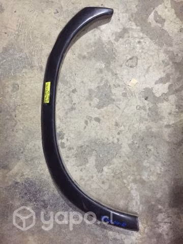 Moldura pasa rueda trasera derecha Nissan Terrano