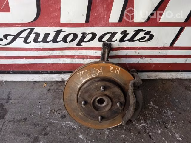 Muñon Delantero RH Nissan Tiida