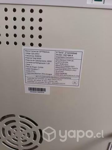 Dispensador para agua fria y caliente con frigobar