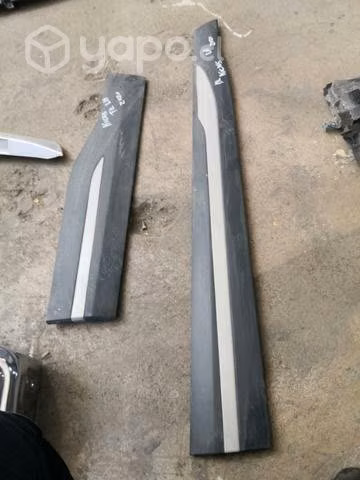 Moldura puerta izquierda Nissan kicks 17/20