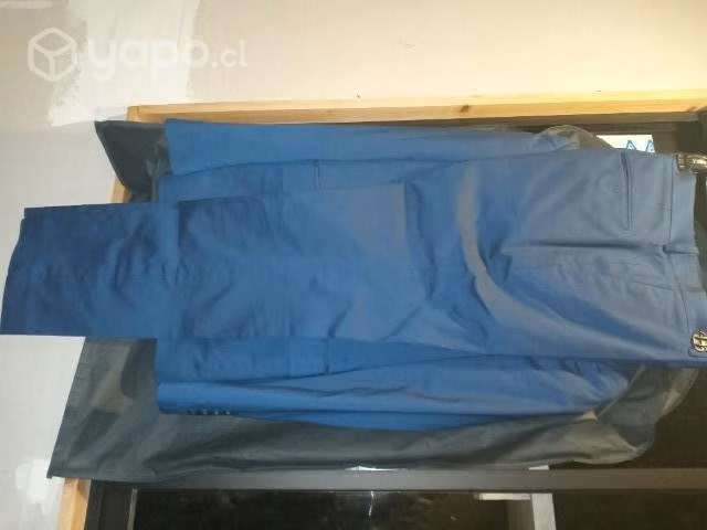 Terno como nuevo talla 40 42 color azul brillante