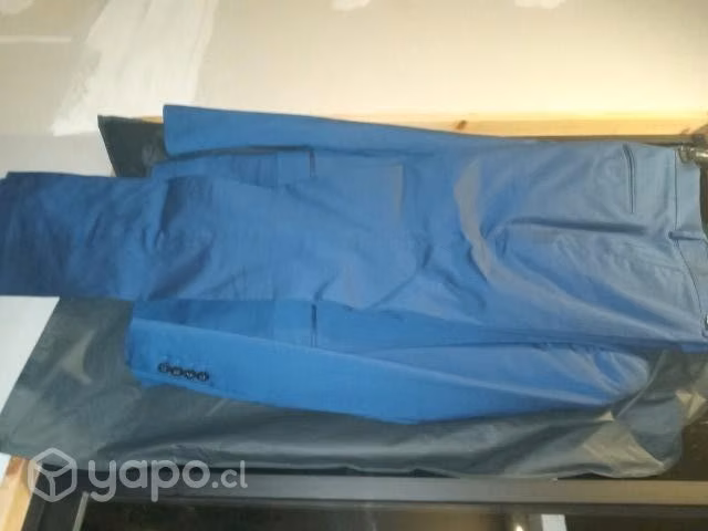 Terno como nuevo talla 40 42 color azul brillante