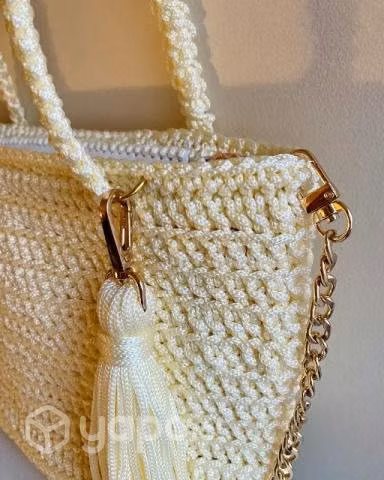 Bolso tejido a ganchillo color champaña