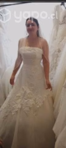 Bellos y exclusivos vestidos de novia y ajuares - Imagen 3