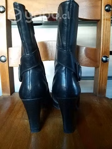 Lindas Botas de Cuero Caprice - Imagen 3
