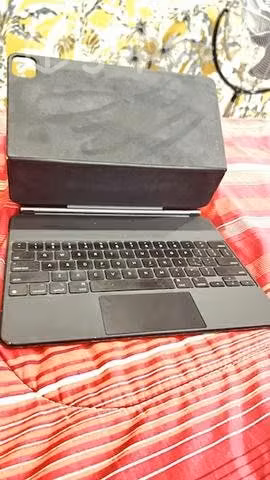 Ipad pro 5 gen. 256 gb chip m1 + magic keyboard