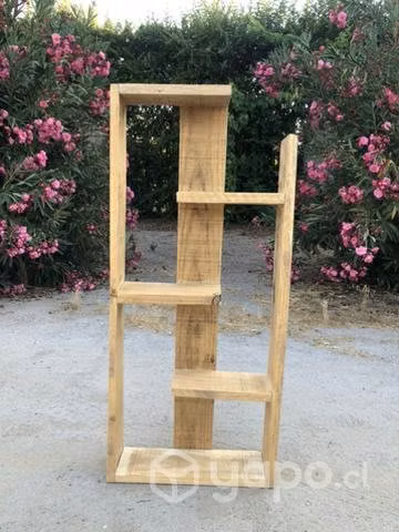 Estante de madera