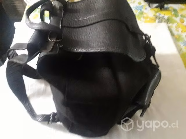 Mochila cuero negra