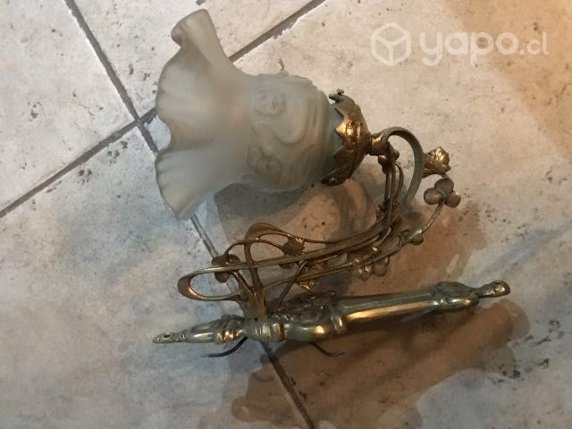 Lámpara antigua de bronce muro