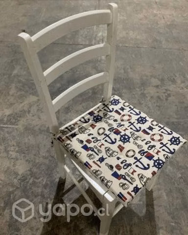 2 Sillas blancas de madera con cojin. Precio x uni