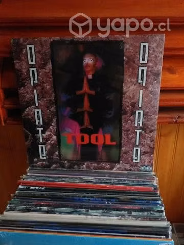 Vinilo tool opiate