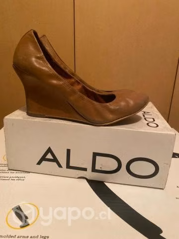Variedad de zapatos de marca talla 40