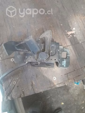 Chapa de capot chevrolet onix