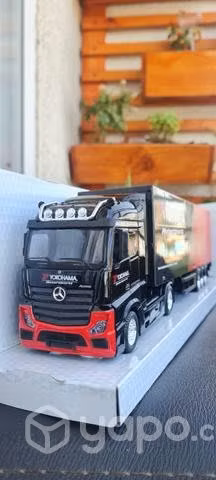 Camión Mercedes Actros con acoplado escala 1:43