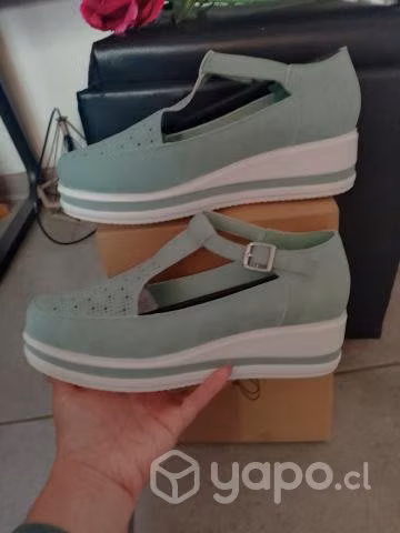 Calzado estilo panchita