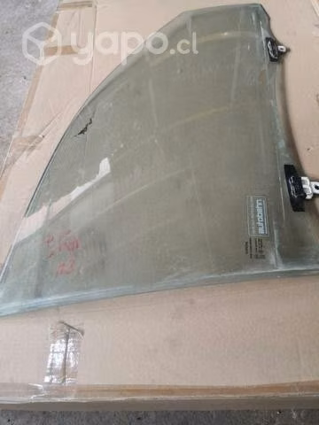 Vidrio puerta delantera derecha Toyota hilux 05/12
