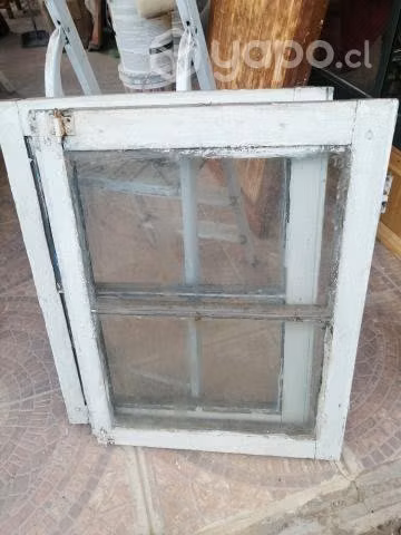 Ventana de madera con vidrio