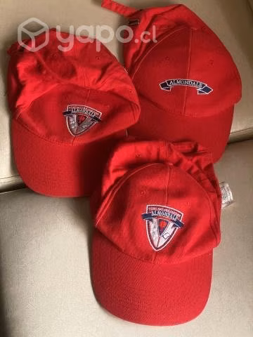 Ropa de colegio sin detalles. Excelente estado