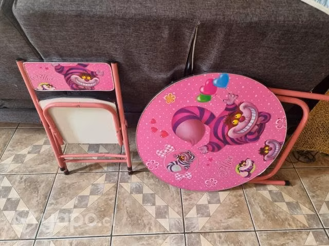 Mesa con silla infantil