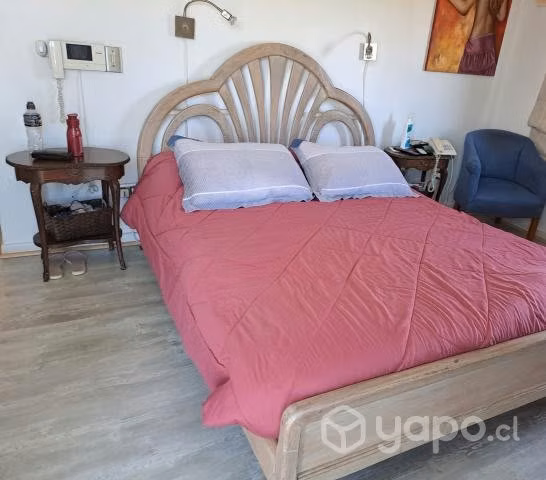Cama, sillon, futon, veladores, escritorio, silla