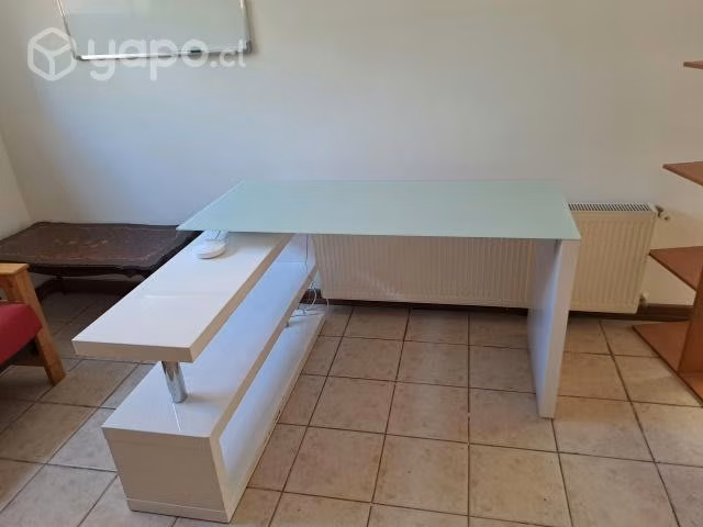 Cama, sillon, futon, veladores, escritorio, silla