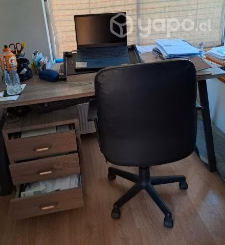 Cama, sillon, futon, veladores, escritorio, silla