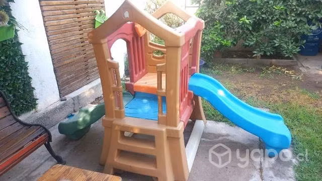 Casa de juegos con resbalin