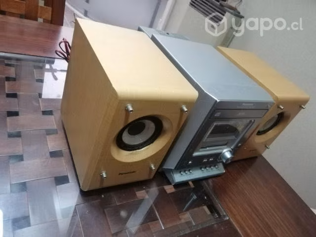 Equipo de música, casete y CD.