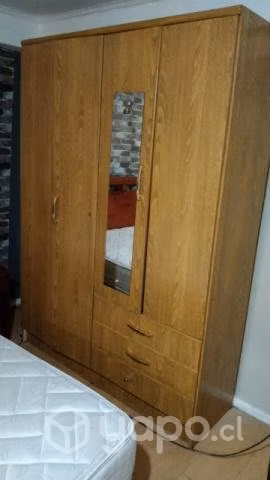 cama Rosen y closee i mesa de vidrio