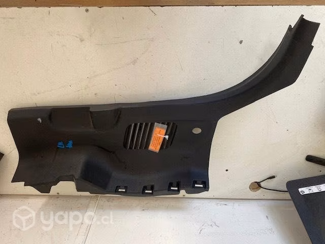 Tapiz cubre pilar trasero inferior izquier (MT178)
