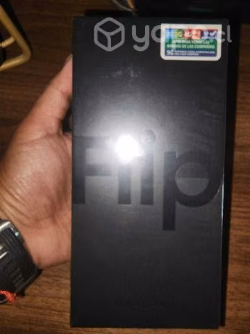 Galaxy Z Flip 4 color Gris, prepago, nuevo - Imagen 2