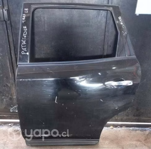 Puerta Nissan Pathfinder trasero izquierdo(T/crédi