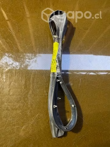 Goma superior puerta delantera izquierda Mercedes