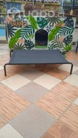Cama elevada para perro