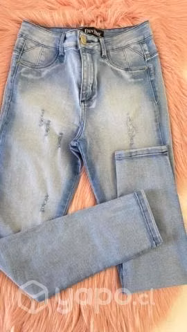 Jeans tiro alto solo un usó de marca Divino
