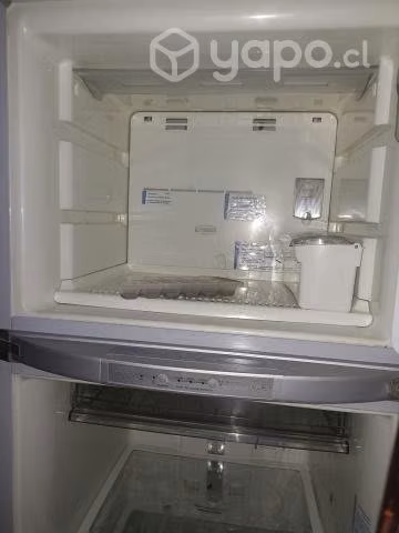 refrigerador Whirlpool dos puertas.