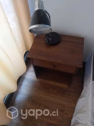 Impecable cama de 2 plazas mas velador