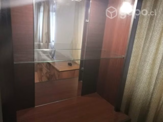 Hermoso Bar con luz y repisa de Vidrio
