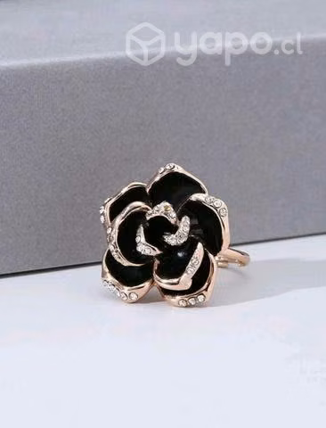 Anillo en forma de flor color negro