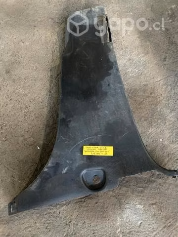 Tapiz cubre pilar inferior derecha Mahindra XUV 50
