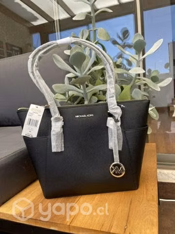 Cartera michael kors grande negra