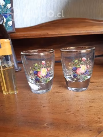Par de antiguos vasitos de colección - Imagen 2