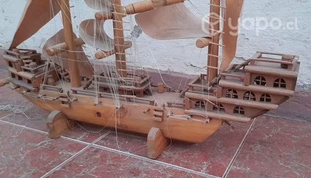 Galeon de madera para restaurar